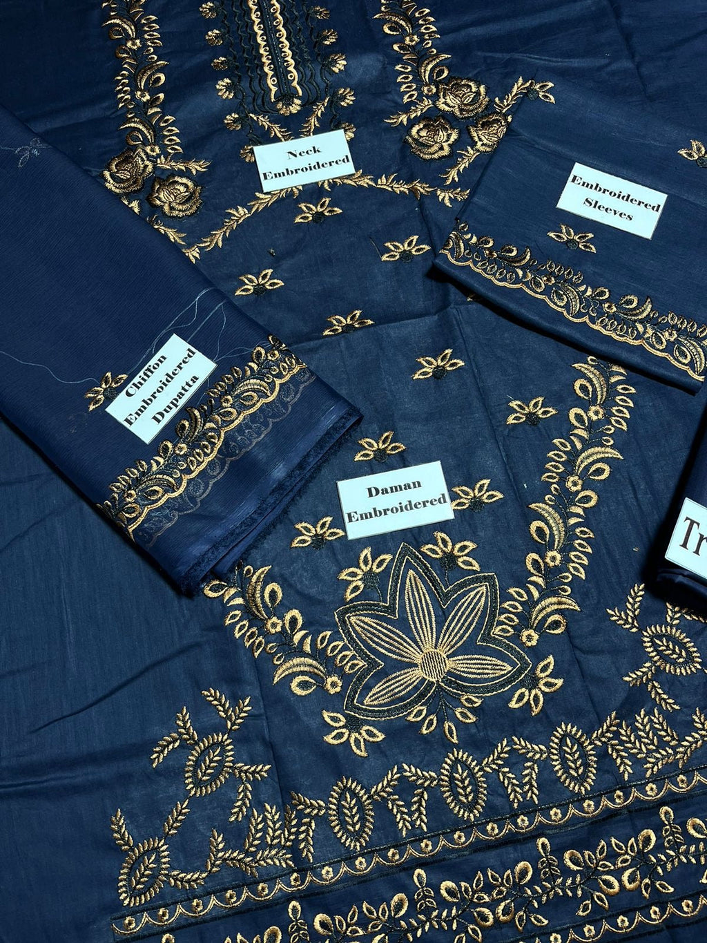 Heavy Embroidered Lawn 3pc