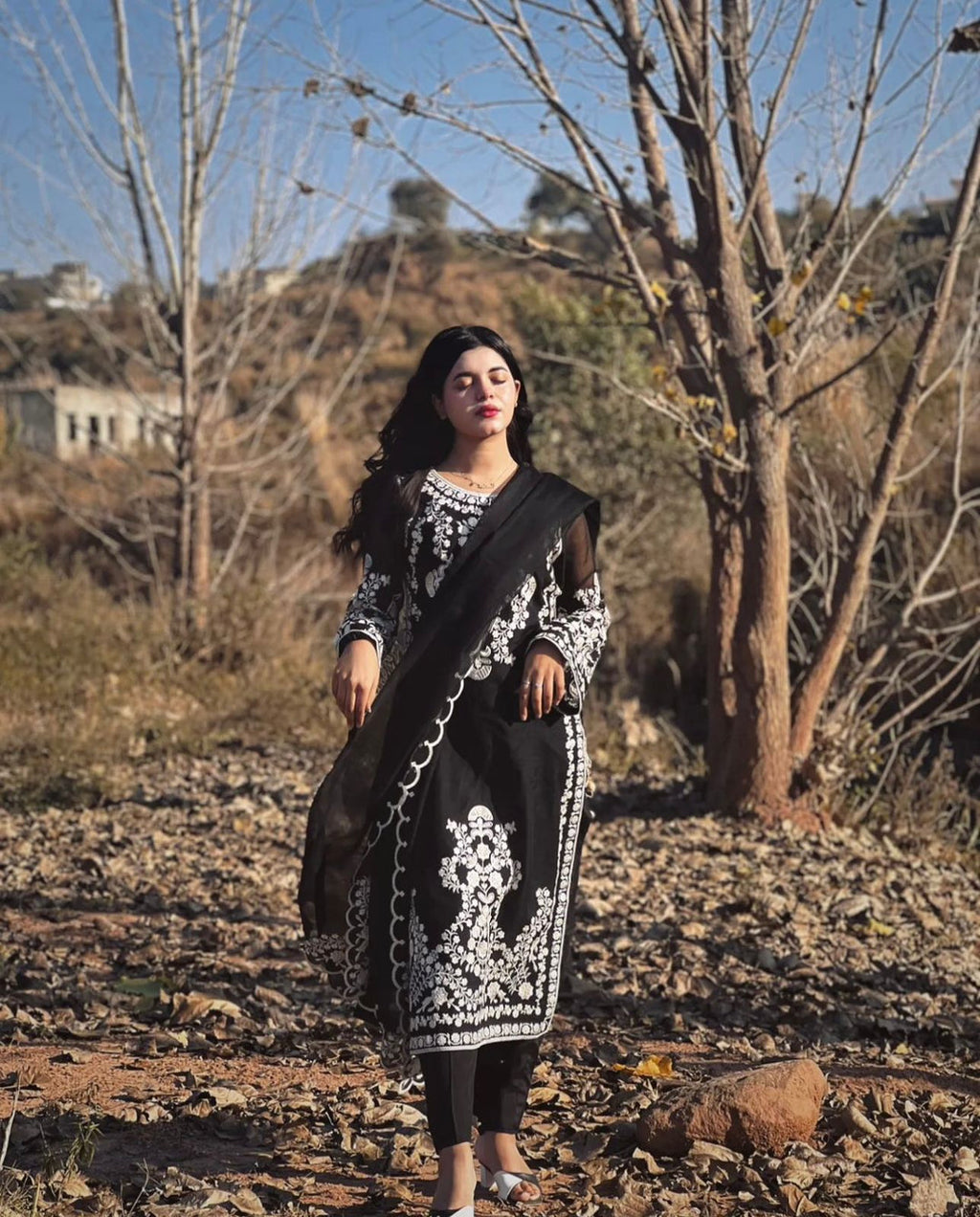 Luxury Embroidered Lawn 3pc SL-804