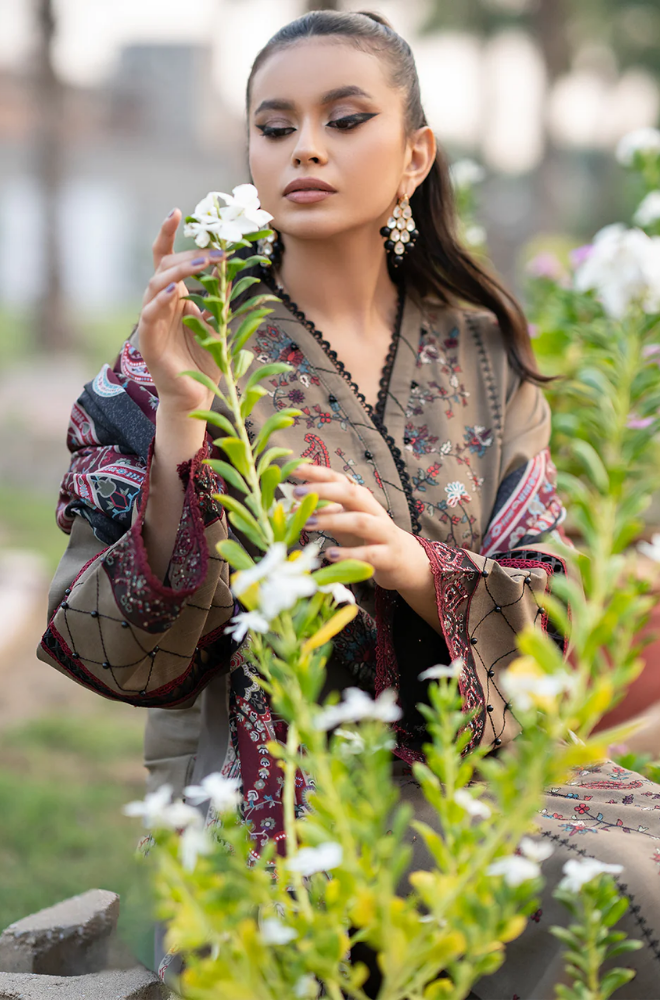 Heavy Embroidered Lawn 3pc