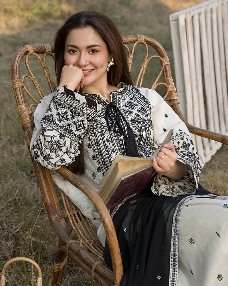 QALAMQAR EMBROIDERED DHANAK UNSTICHED 3PC WITH EMBROIDERED DHANAK SHAWL (AC-20698)